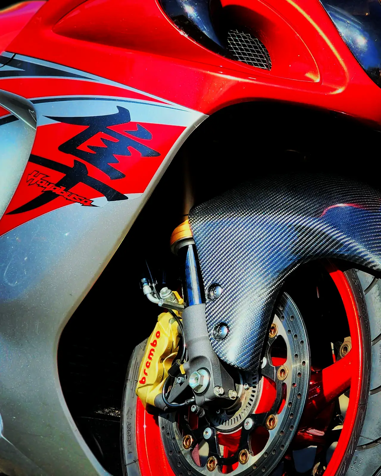 Faded paint fix Atlanta — red and silver Suzuki Hayabusa front end with glossy fairing graphics and yellow caliper